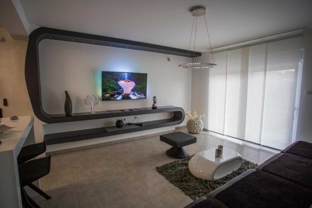 Apartment Plaza ----Wallbox 11Kw 16A ----- Private Spa- Jacuzzi, Infrared Sauna, Luxury Massage Chair, Parking, Entry With Pin 0 - 24H, Free Cancellation 24 Hours Before Check In Slavonski Brod Ngoại thất bức ảnh