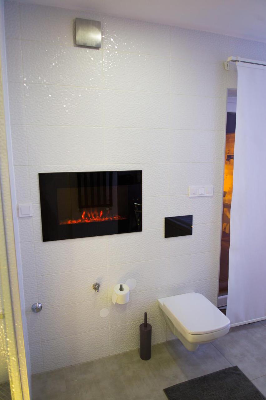 Apartment Plaza ----Wallbox 11Kw 16A ----- Private Spa- Jacuzzi, Infrared Sauna, Luxury Massage Chair, Parking, Entry With Pin 0 - 24H, Free Cancellation 24 Hours Before Check In Slavonski Brod Ngoại thất bức ảnh