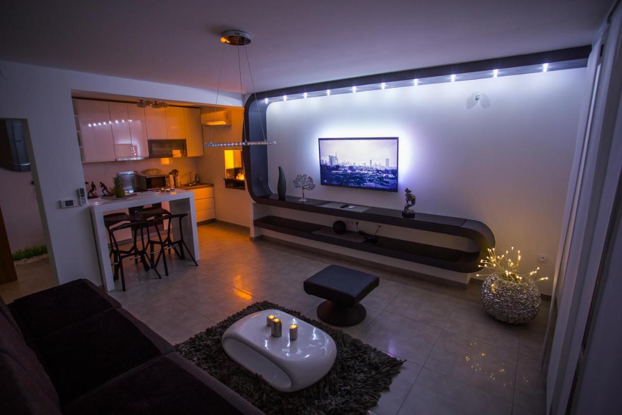 Apartment Plaza ----Wallbox 11Kw 16A ----- Private Spa- Jacuzzi, Infrared Sauna, Luxury Massage Chair, Parking, Entry With Pin 0 - 24H, Free Cancellation 24 Hours Before Check In Slavonski Brod Ngoại thất bức ảnh