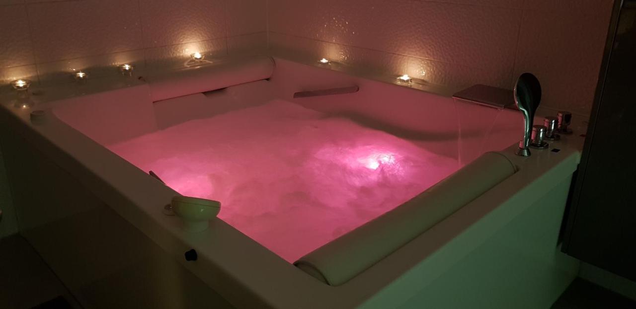 Apartment Plaza ----Wallbox 11Kw 16A ----- Private Spa- Jacuzzi, Infrared Sauna, Luxury Massage Chair, Parking, Entry With Pin 0 - 24H, Free Cancellation 24 Hours Before Check In Slavonski Brod Ngoại thất bức ảnh