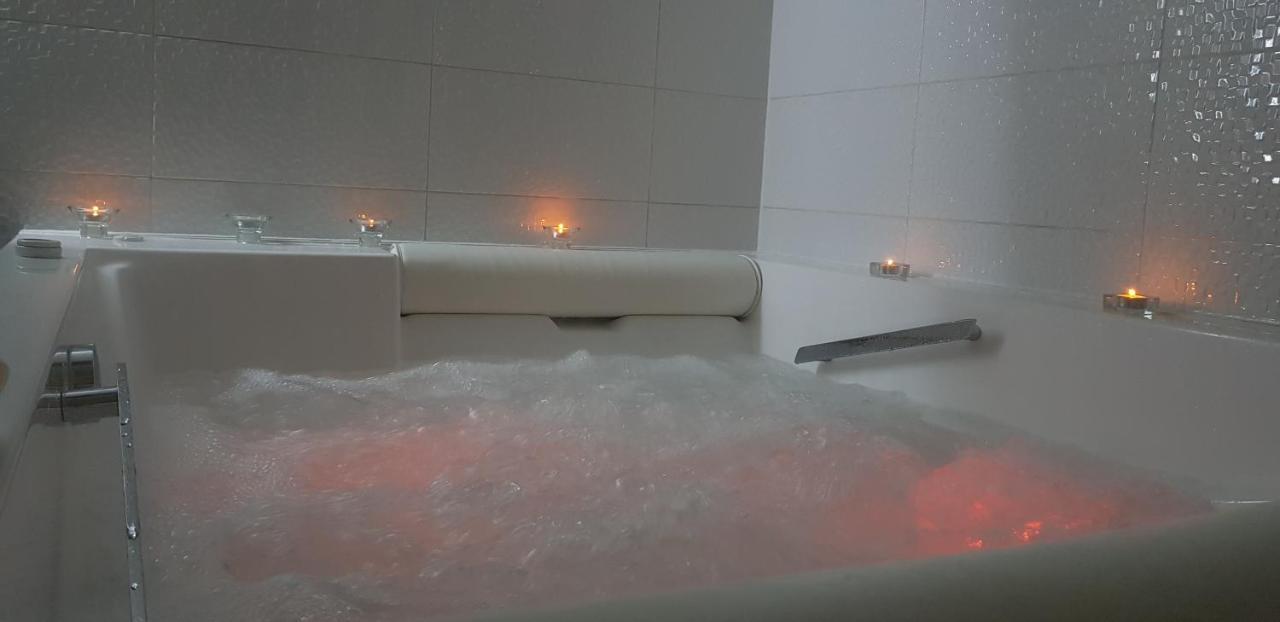 Apartment Plaza ----Wallbox 11Kw 16A ----- Private Spa- Jacuzzi, Infrared Sauna, Luxury Massage Chair, Parking, Entry With Pin 0 - 24H, Free Cancellation 24 Hours Before Check In Slavonski Brod Ngoại thất bức ảnh