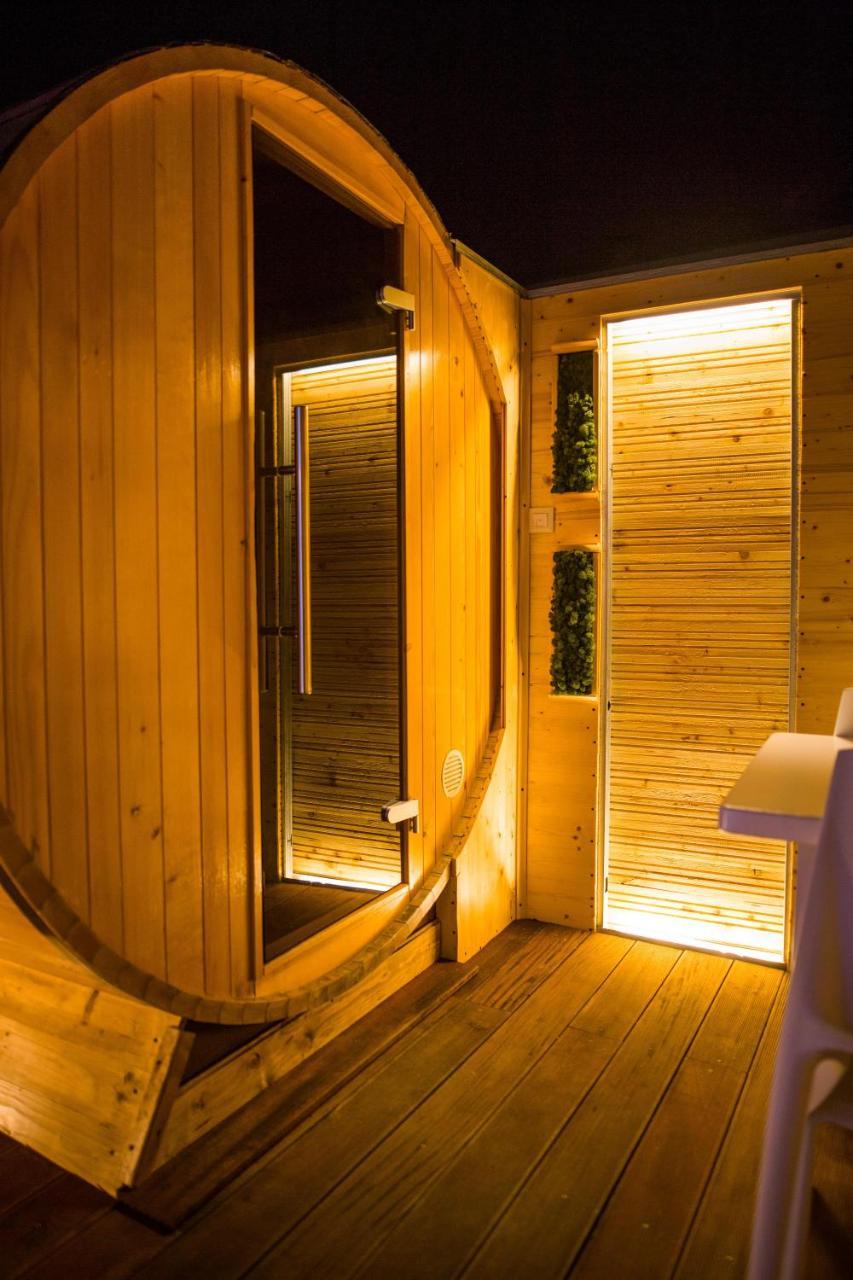 Apartment Plaza ----Wallbox 11Kw 16A ----- Private Spa- Jacuzzi, Infrared Sauna, Luxury Massage Chair, Parking, Entry With Pin 0 - 24H, Free Cancellation 24 Hours Before Check In Slavonski Brod Ngoại thất bức ảnh