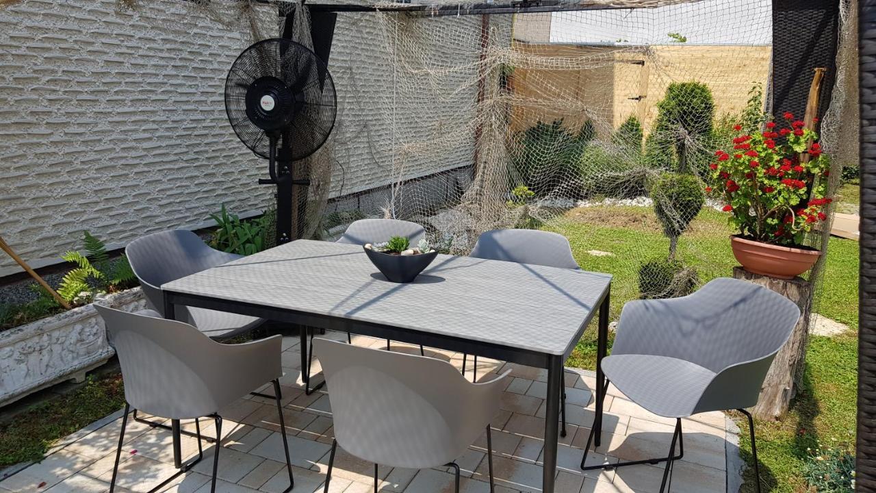Apartment Plaza ----Wallbox 11Kw 16A ----- Private Spa- Jacuzzi, Infrared Sauna, Luxury Massage Chair, Parking, Entry With Pin 0 - 24H, Free Cancellation 24 Hours Before Check In Slavonski Brod Ngoại thất bức ảnh